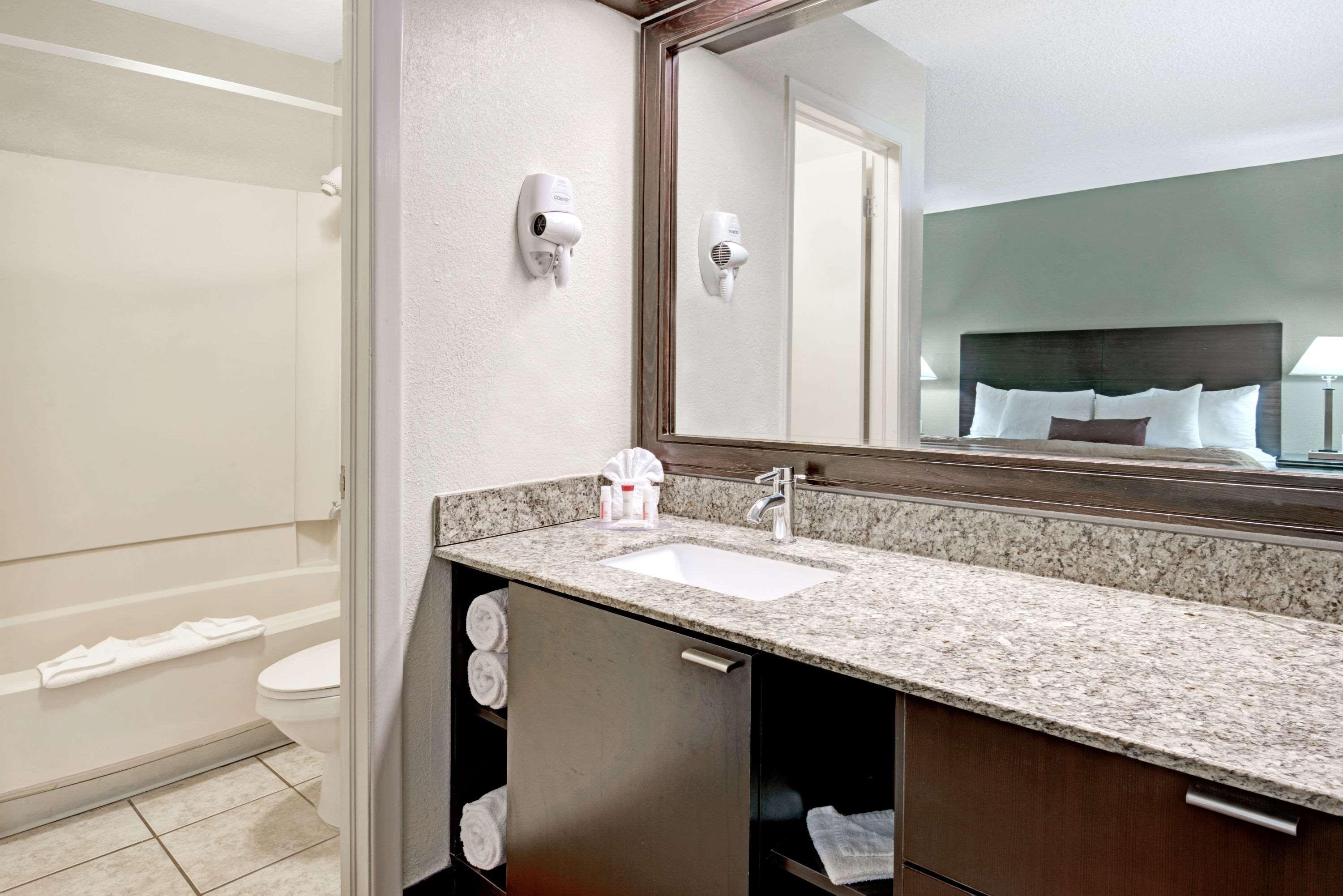 Ramada By Wyndham El Paso Hotell Exteriör bild